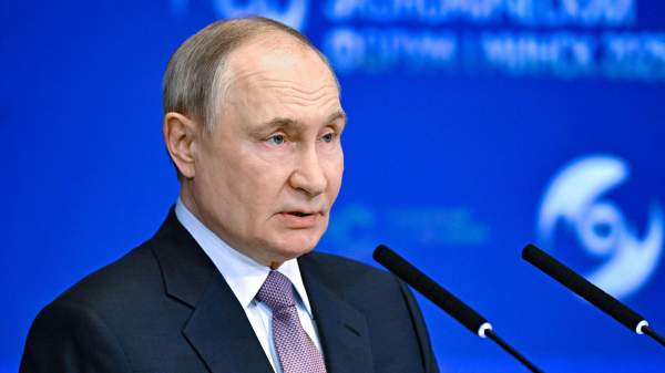 Read more about the article Путин на совещании по социальным вопросам предложил обсудить итоги года семьи
