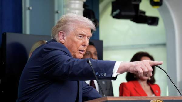 Read more about the article Трамп выразил надежду, что в Белоруссии скоро будут освобождены 1,3 тысячи человек