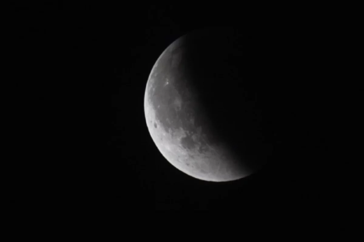Read more about the article Космонавт Зубрицкий снял кровавое лунное затмение с борта МКС