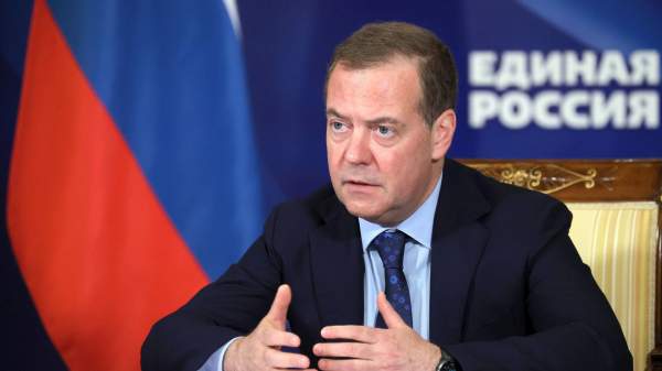 Read more about the article Медведев рассказал, что провел вчера встречу с председателем ГД Володиным