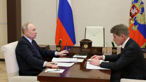 Read more about the article Путин провел встречу с губернатором Приморского края Олегом Кожемяко