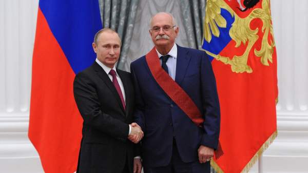 Read more about the article Путин рассказал о химии в дружбе с режиссером Никитой Михалковым