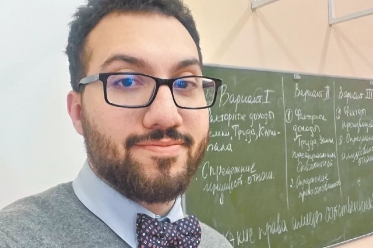Read more about the article К детям на «Вы». Александр Оджо ведет блог и снимает ролики для учеников