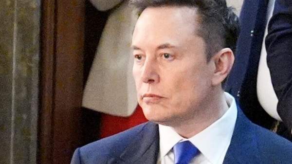 Read more about the article Конгрессмен США Шерман обвинил Маска в появлении эротики в его ленте в X