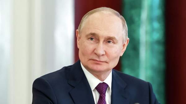 Read more about the article Путин поддержал корректировку правил приема в школы детей соотечественников