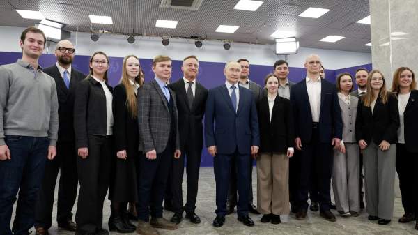 Read more about the article Путин встретился со студентами и выпускниками Физтеха незадолго до Татьянина дня