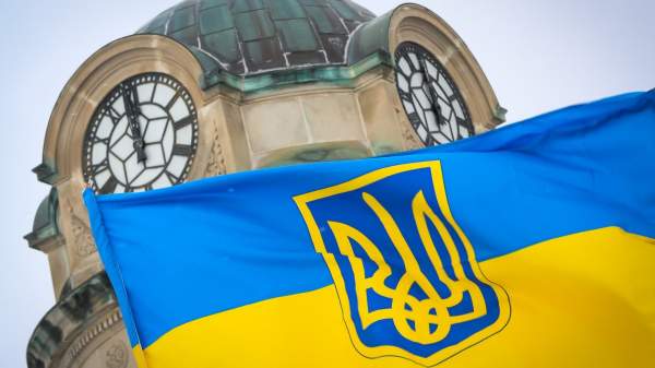 Read more about the article Боуз: тысячи жизней украинцев разрушены ради обогащения элиты НАТО