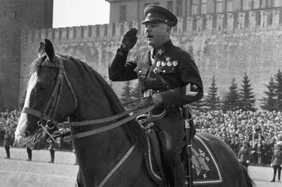 Read more about the article Танковый Клим. Как армия, созданная Ворошиловым, переломила хребет Гитлеру