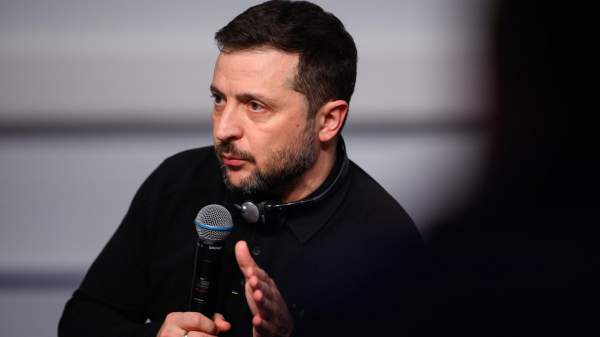 Read more about the article Риттер: Зеленский выглядел жалко на интервью, осознавая свое тяжелое положение