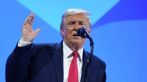 Read more about the article Spiegel: безумное поведение Трампа увеличило сомнения в адекватности США