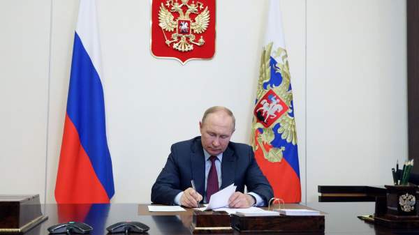 Read more about the article Путин подписал закон о десятилетнем сроке на возврат госимущества по искам о приватизации